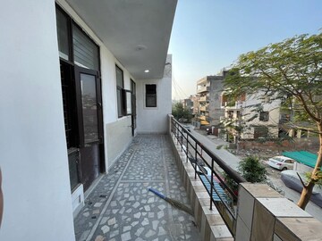 Balcony in 3 BHK Builder Floor at Green Fields Colony – for Rent