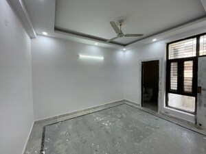 Room in 3 BHK Builder Floor at Green Fields Colony – for Rent