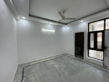 Room in 3 BHK Builder Floor at Green Fields Colony – for Rent