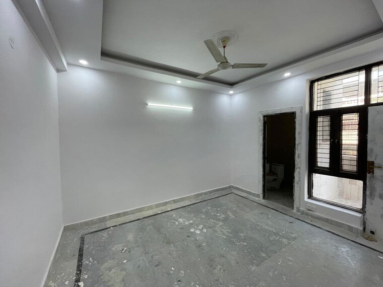 Room, green fields colony 3 Bedroom 1400 Sq.Ft. Builder Floor In Green Fields Colony Faridabad 9940911