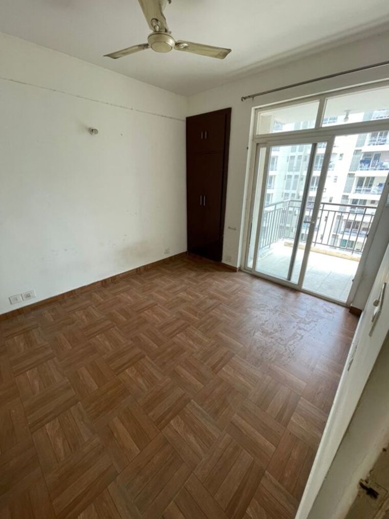 Room, klj-platinum-heights 2 Bedroom 652 Sq.Ft. Apartment In Sector 77 Faridabad 9940917