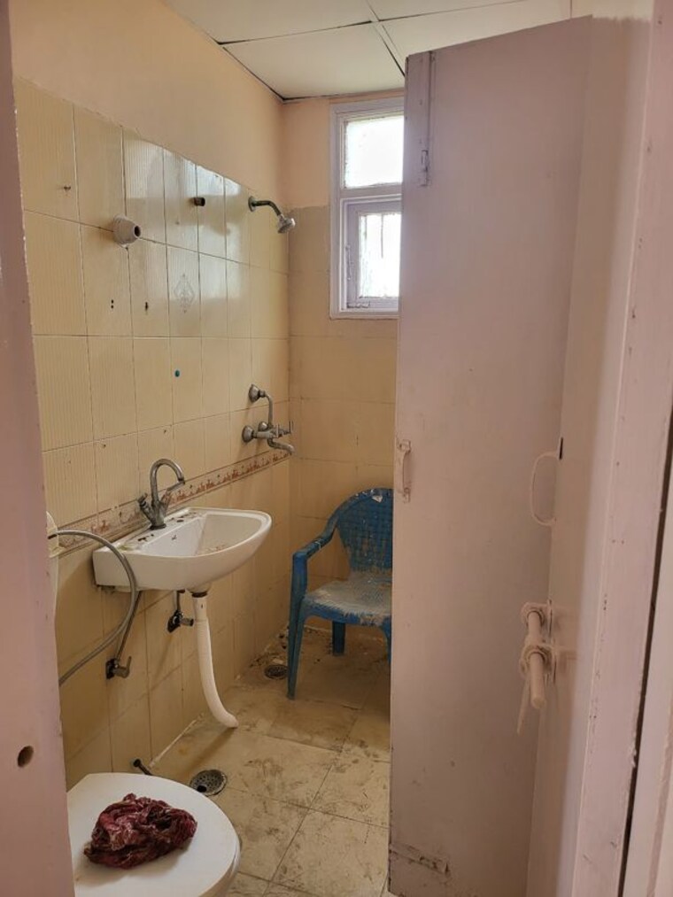 Bathroom, srs-residency 2 Bedroom 906 Sq.Ft. Apartment In Sector 88 Faridabad 9940935