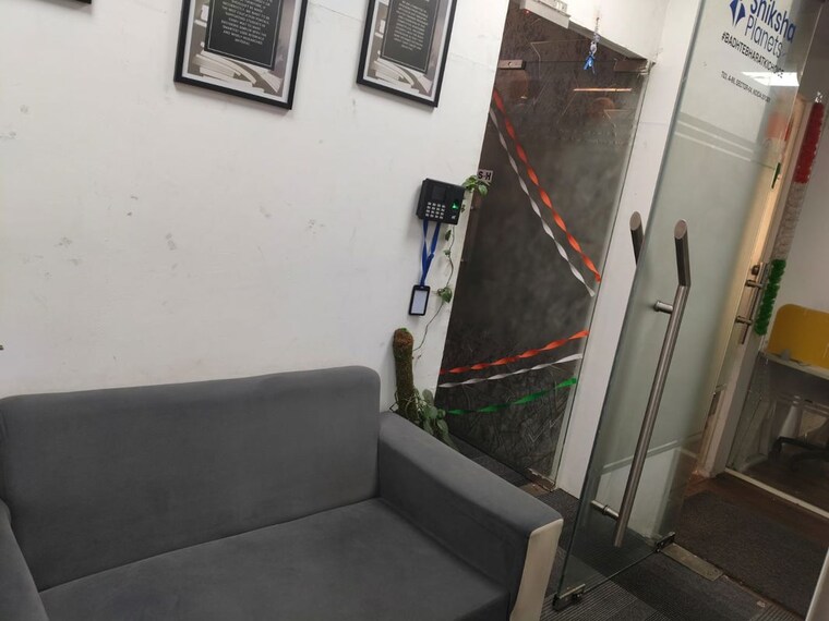 undefined, sector 4 Commercial Office Space 750 Sq.Ft. In Sector 4 Noida 9940998