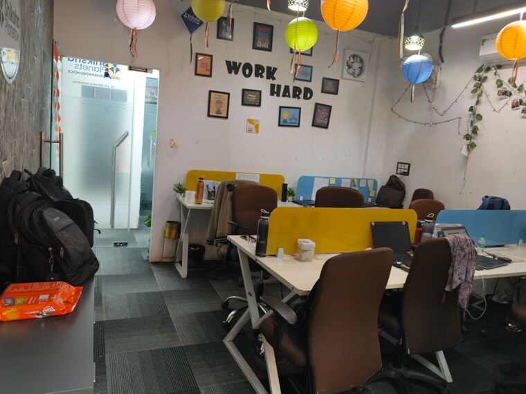 Team Area, sector 4 Commercial Office Space 750 Sq.Ft. In Sector 4 Noida 9940998