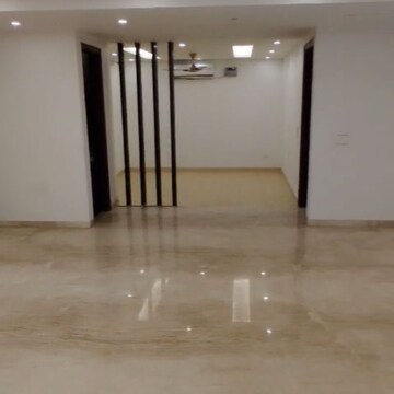 Room in 5 BHK Builder Floor at Dlf City Phase 3 – for Rent