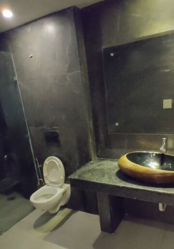 Attached Bathroom in 5 BHK Builder Floor at Dlf City Phase 3 – for Rent