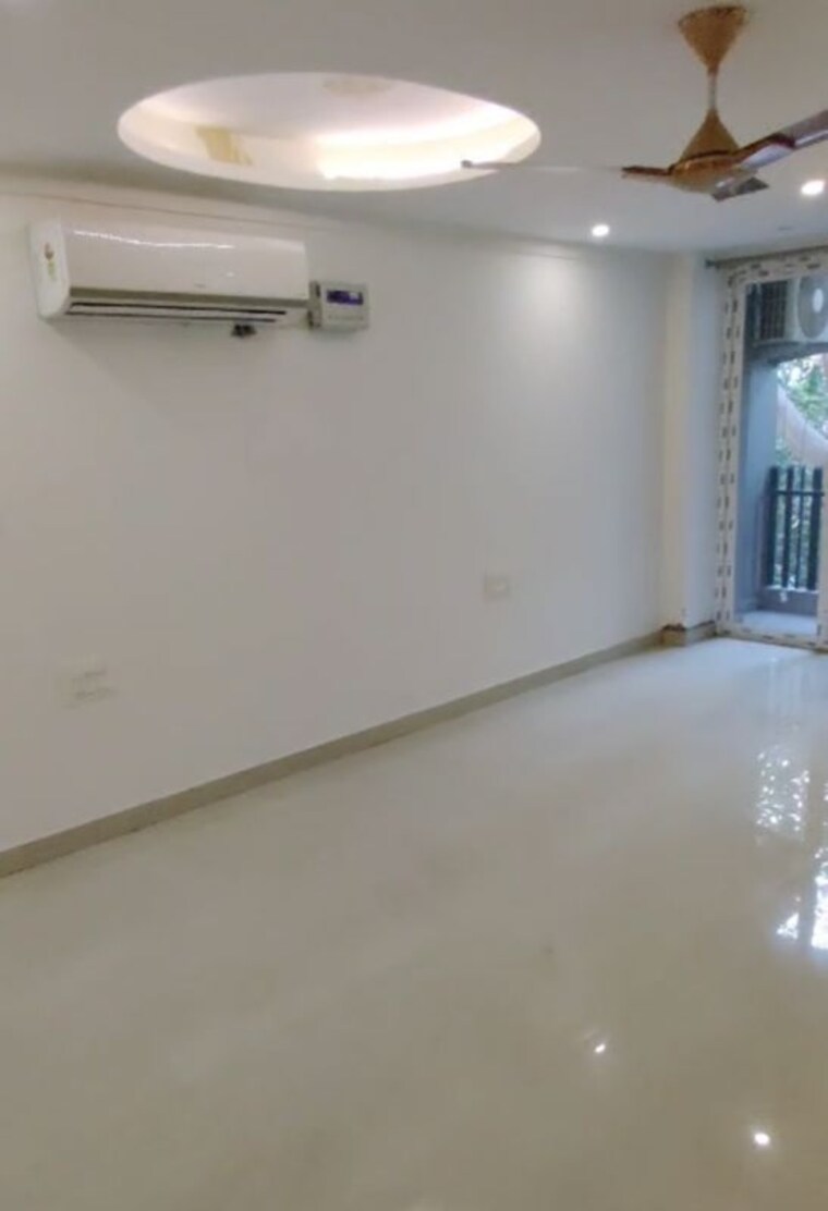 Room, dlf city phase 3 5 Bedroom 4368 Sq.Ft. Builder Floor In Dlf City Phase 3 Gurgaon 9941018