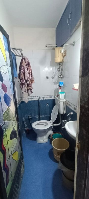 Team Area in 1 BHK Apartment at Sai Raj Garden, Kandivali West – for Sale