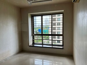 Room in 2.5 BHK Apartment at Oberoi Realty Woods, Goregaon East – for Rent
