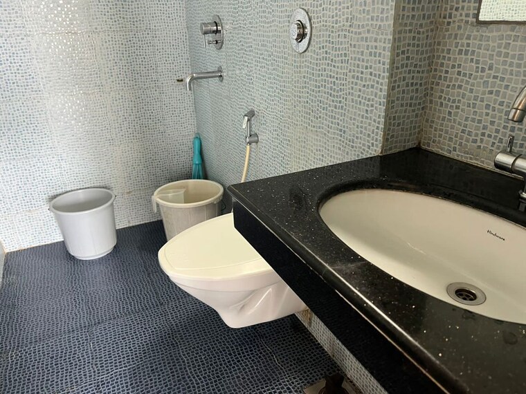 Bathroom, oberoi-realty-woods 2.5 Bedroom 1330 Sq.Ft. Apartment In Goregaon East Mumbai 9941117