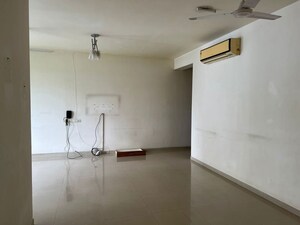 2.5 BHK Apartment For Rent in Oberoi Realty Woods, Goregaon East