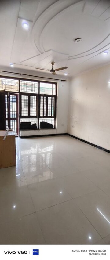 Room in 3 BHK Independent House at Gardenia Glory, Sector 46 – for Rent