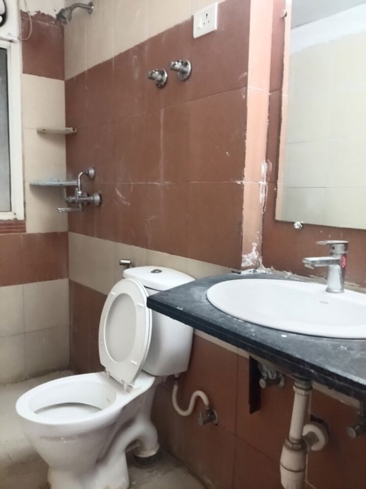 Bathroom, mahagun-mywoods-ii 2.5 Bedroom 1190 Sq.Ft. Apartment In Sector 16c Greater Noida Greater Noida 9920751