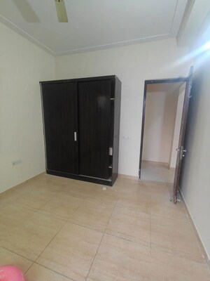 Room in 3.5 BHK Apartment at Tech Zone 4 Greater Noida – for Sale