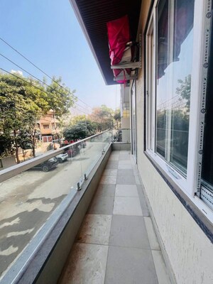 Balcony in 1 BHK Builder Floor at Sector 31 – for Rent