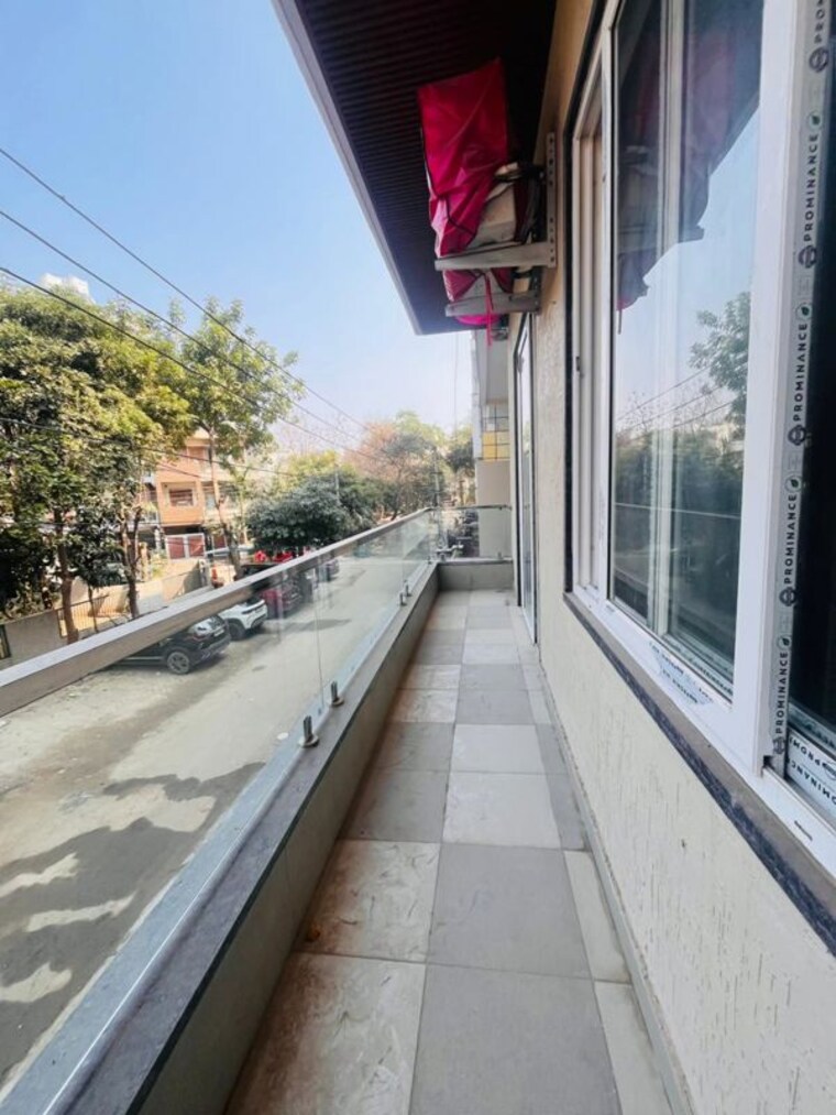 Balcony, sector 31 1 Bedroom 750 Sq.Ft. Builder Floor In Sector 31 Gurgaon 9941475