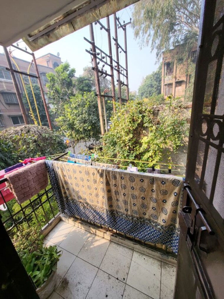 Balcony, rajat vihar 2.5 Bedroom 1050 Sq.Ft. Apartment In Rajat Vihar Noida 9941714