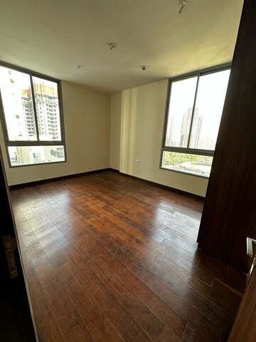 Room in 3 BHK Apartment at Piramal Vaikunth, Balkum Pada – for Sale