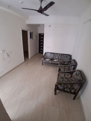 Room in 2 BHK Apartment at Gaur City 2 - 14th Avenue, Sector 16c Greater Noida – for Rent