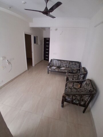 Room in 2 BHK Apartment at Gaur City 2 - 14th Avenue, Sector 16c Greater Noida – for Rent