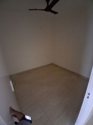 Room in 2 BHK Apartment at Gaur City 2 - 14th Avenue, Sector 16c Greater Noida – for Rent