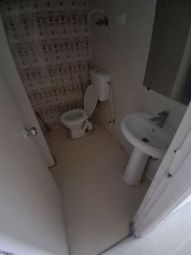 Bathroom, gaur-city-2-14th-avenue 2 Bedroom 855 Sq.Ft. Apartment In Sector 16c Greater Noida Greater Noida 9942110