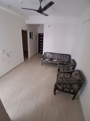 Room in 2 BHK Apartment at Gaur City 2 - 14th Avenue, Sector 16c Greater Noida – for Rent