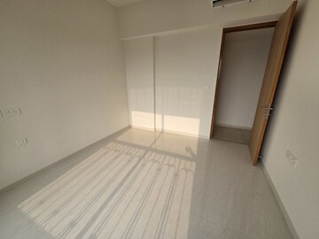 Room in 3 BHK Apartment at Lodha Bellagio, Powai – for Rent