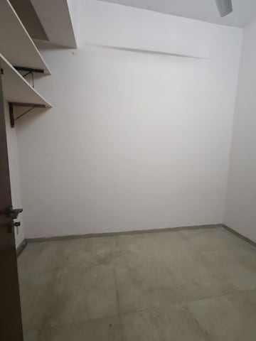 Room in 4 BHK Apartment at Laxmi Nagar – for Sale