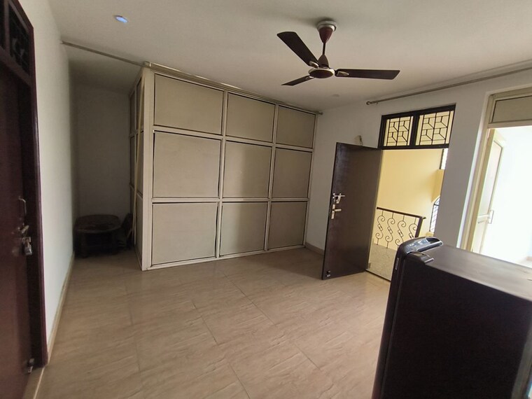 Room, rwa-apartments-sector-40 1.5 Bedroom 850 Sq.Ft. Builder Floor In Sector 40 Noida 9942169