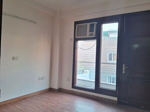 Room in 3 BHK Builder Floor at Kailash Colony – for Rent