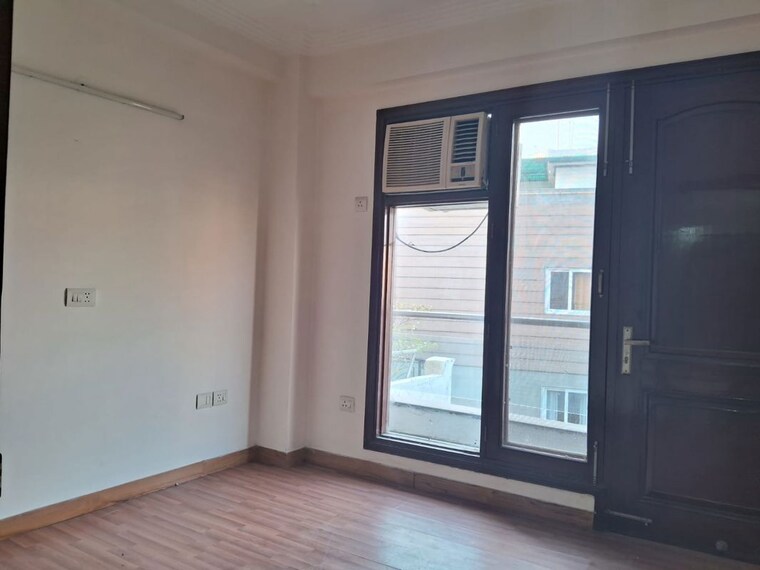 Room, kailash colony 3 Bedroom 1400 Sq.Ft. Builder Floor In Kailash Colony Delhi 9941868