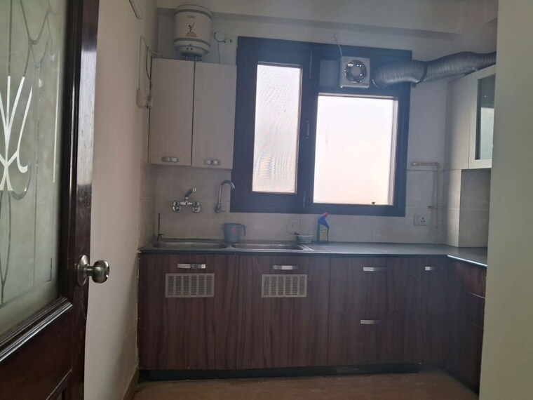 Kitchen, kailash colony 3 Bedroom 1400 Sq.Ft. Builder Floor In Kailash Colony Delhi 9941868