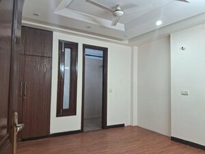 Room in 3 BHK Builder Floor at Kailash Colony – for Rent