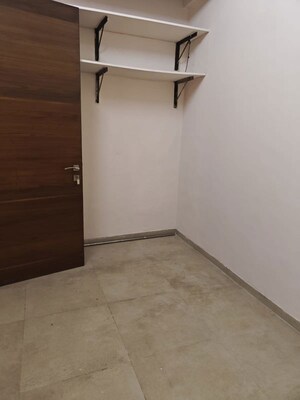 Room in 4 BHK Apartment at Sunteck City Avenue 1, Goregaon West – for Sale