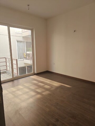 Room in 3 BHK Apartment at BPTP Amstoria Country Floor, Sector 102 – for Sale