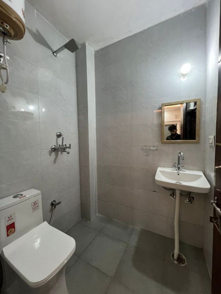 Bathroom, sector 44 1 RK 430 Sq.Ft. Builder Floor In Sector 44 Gurgaon 9942465