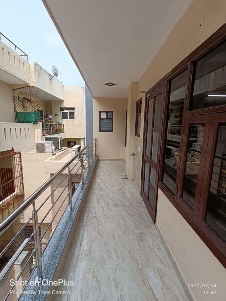 Balcony, sector 23 3 Bedroom 500 Sq.Yd. Builder Floor In Sector 23 Gurgaon 9942466