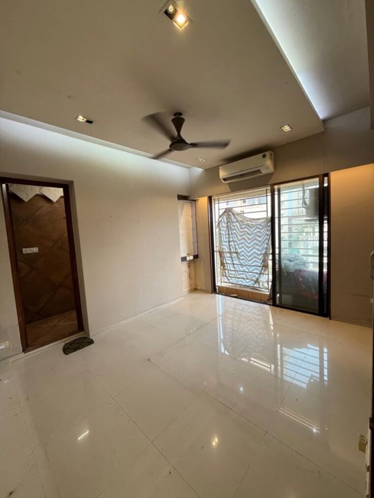Room, jogeshwari west 5 Bedroom 1475 Sq.Ft. Apartment In Jogeshwari West Mumbai 9942476