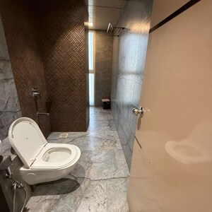 Bathroom in 5 BHK Apartment at Jogeshwari West – for Rent