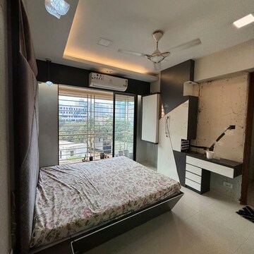 Bedroom in 5 BHK Apartment at Jogeshwari West – for Rent