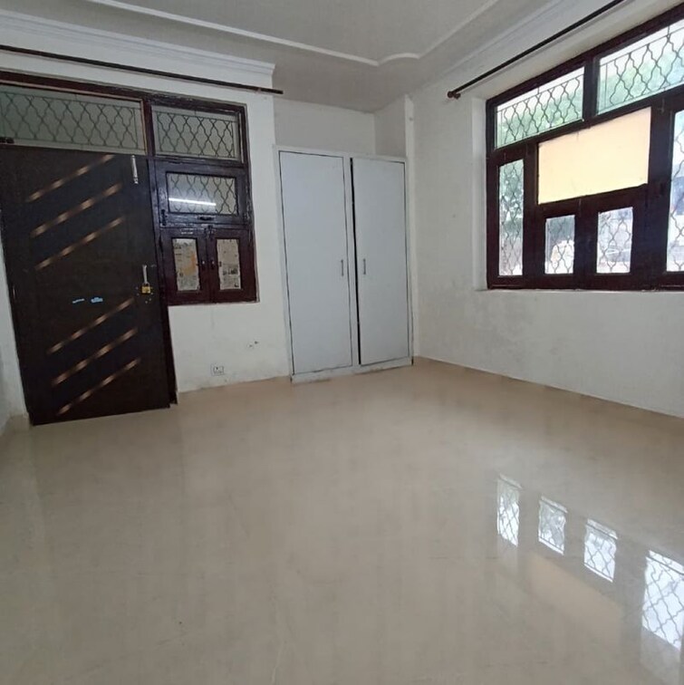 Room, sector 8 dwarka 2 Bedroom 450 Sq.Ft. Builder Floor In Sector 8 Dwarka Delhi 9942650