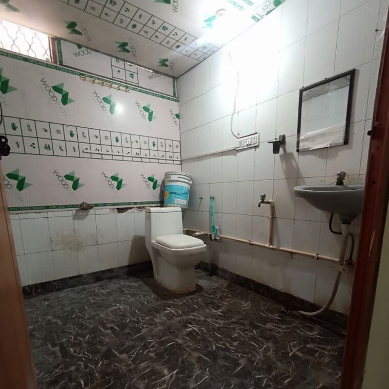 Bathroom, sector 8 dwarka 2 Bedroom 450 Sq.Ft. Builder Floor In Sector 8 Dwarka Delhi 9942650