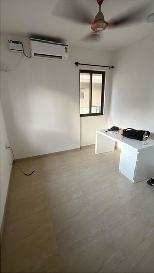 Room in 2 BHK Apartment at Kadamba Plateau – for Rent