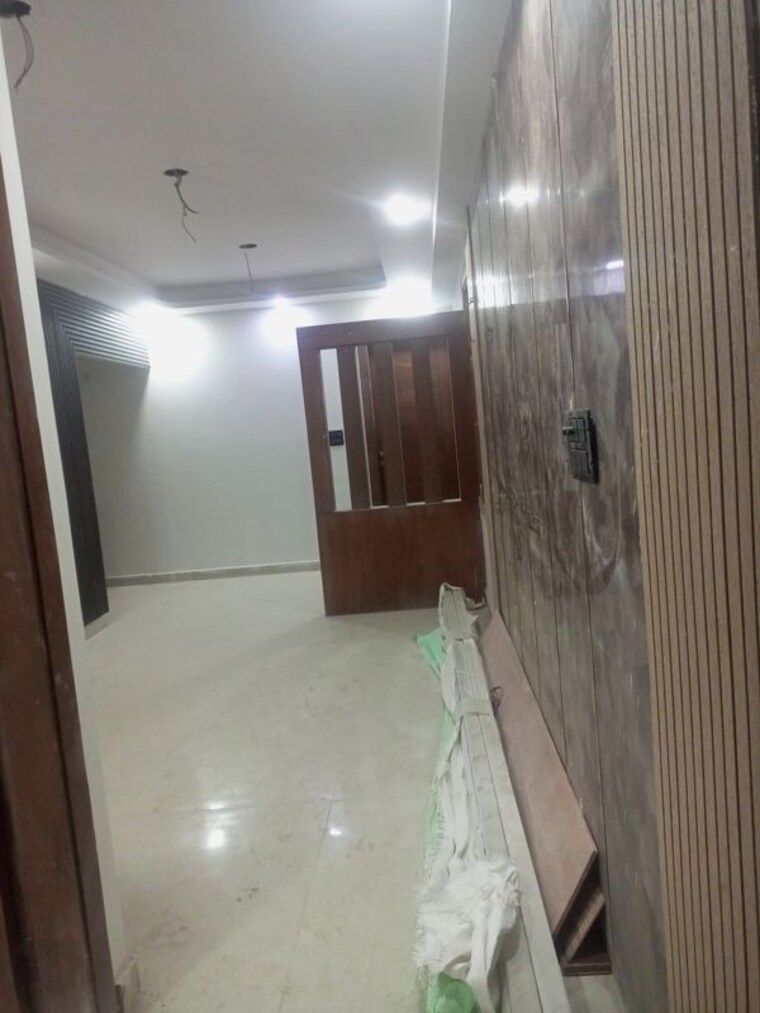 Room, sector 73 2 Bedroom 950 Sq.Ft. Builder Floor In Sector 73 Noida 9942705