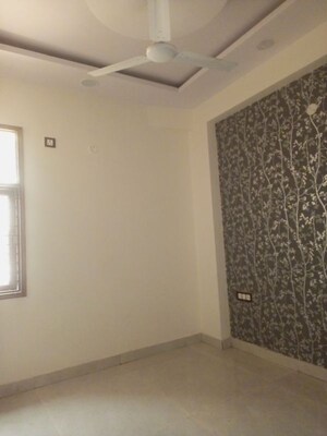 Room in 2 BHK Builder Floor at Sector 73 – for Sale