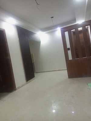 Room in 2 BHK Builder Floor at Sector 73 – for Sale