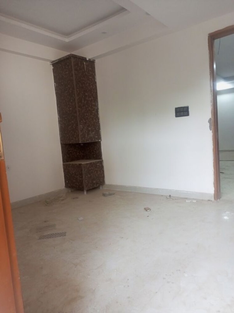 Room, sector 73 2 Bedroom 950 Sq.Ft. Builder Floor In Sector 73 Noida 9942705