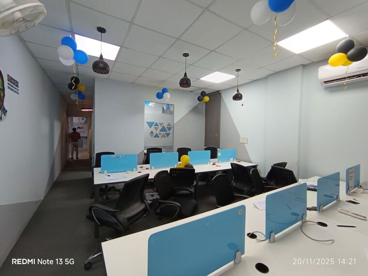 Team Area, sector 4 Commercial Office Space 2700 Sq.Ft. In Sector 4 Noida 9942713