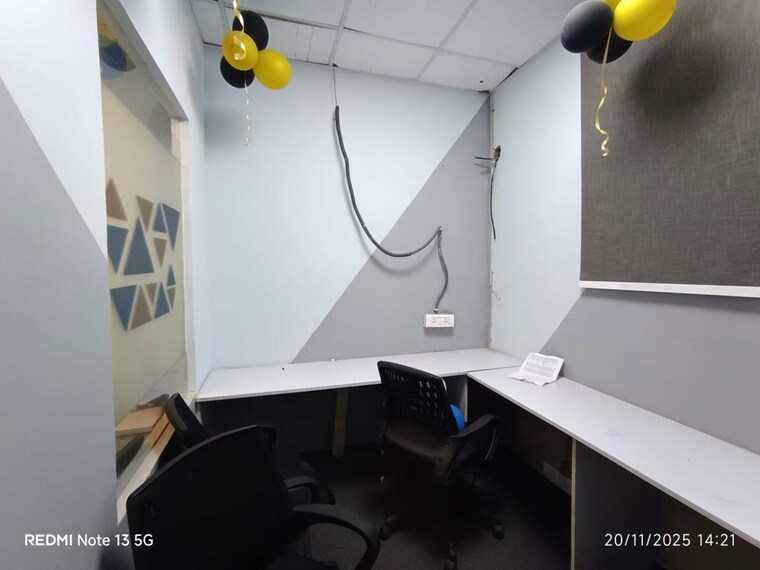 Team Area, sector 4 Commercial Office Space 2700 Sq.Ft. In Sector 4 Noida 9942713